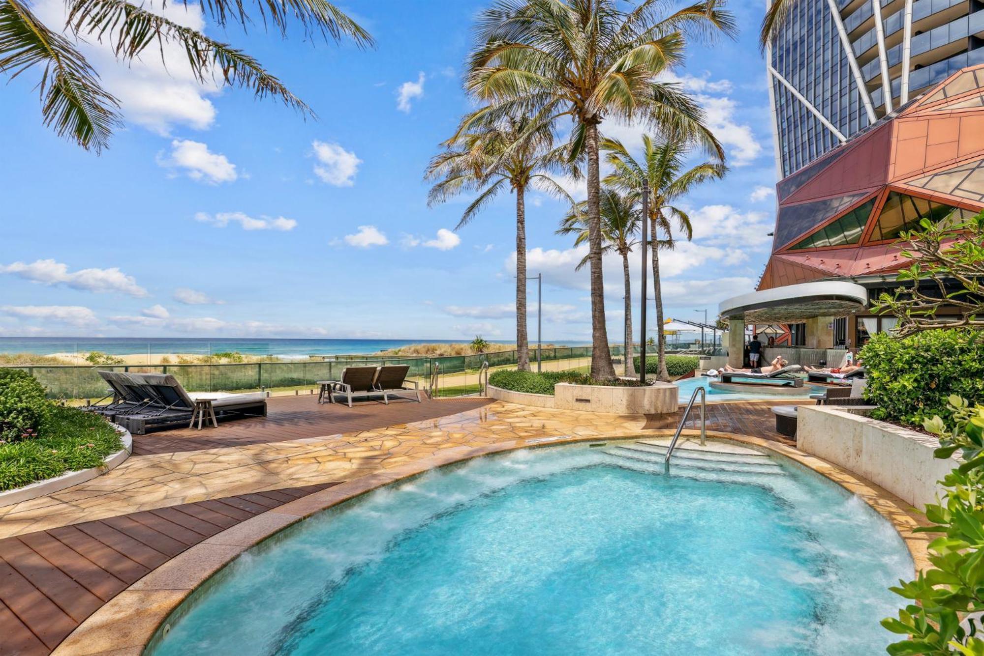 Beachside Water View 2-bed With Gym Pool & Sauna Apartment