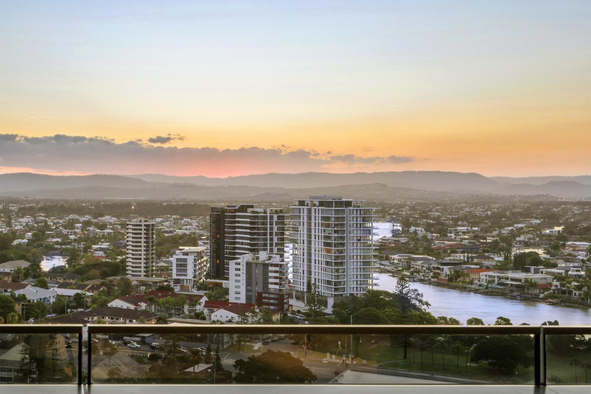 Beachside Water View 2-bed With Gym Pool & Sauna Apartment *