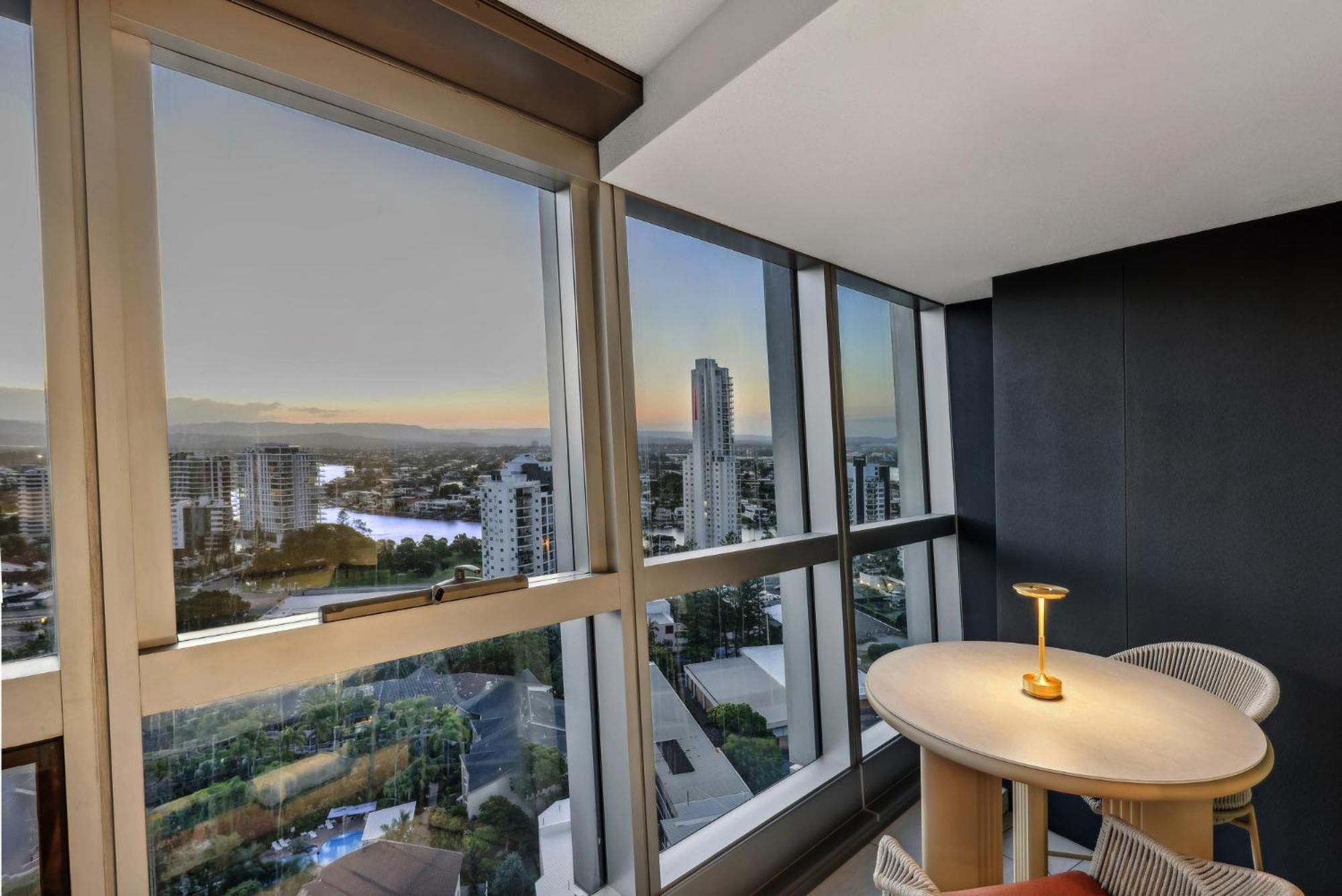 Beachside Water View 2-bed With Gym Pool & Sauna Apartment *