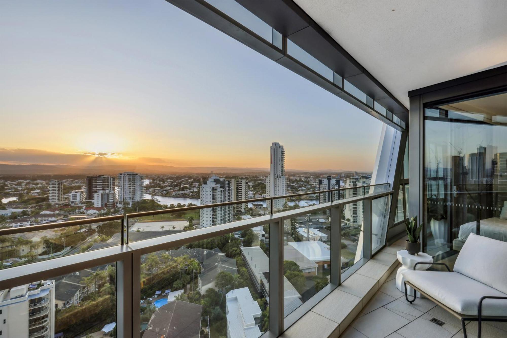 Beachside Water View 2-bed With Gym Pool & Sauna Gold Coast
