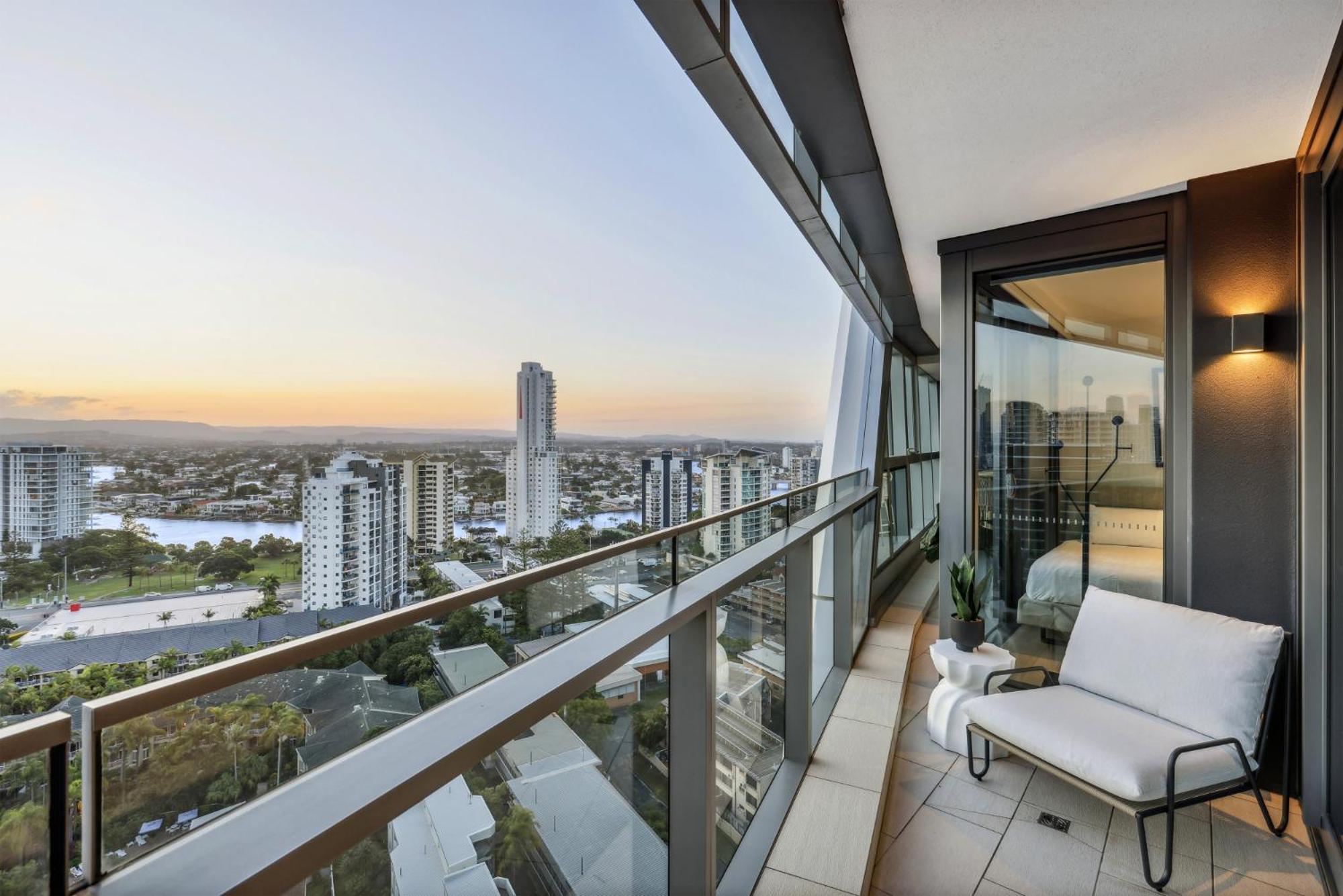 Beachside Water View 2-bed With Gym Pool & Sauna Apartment *