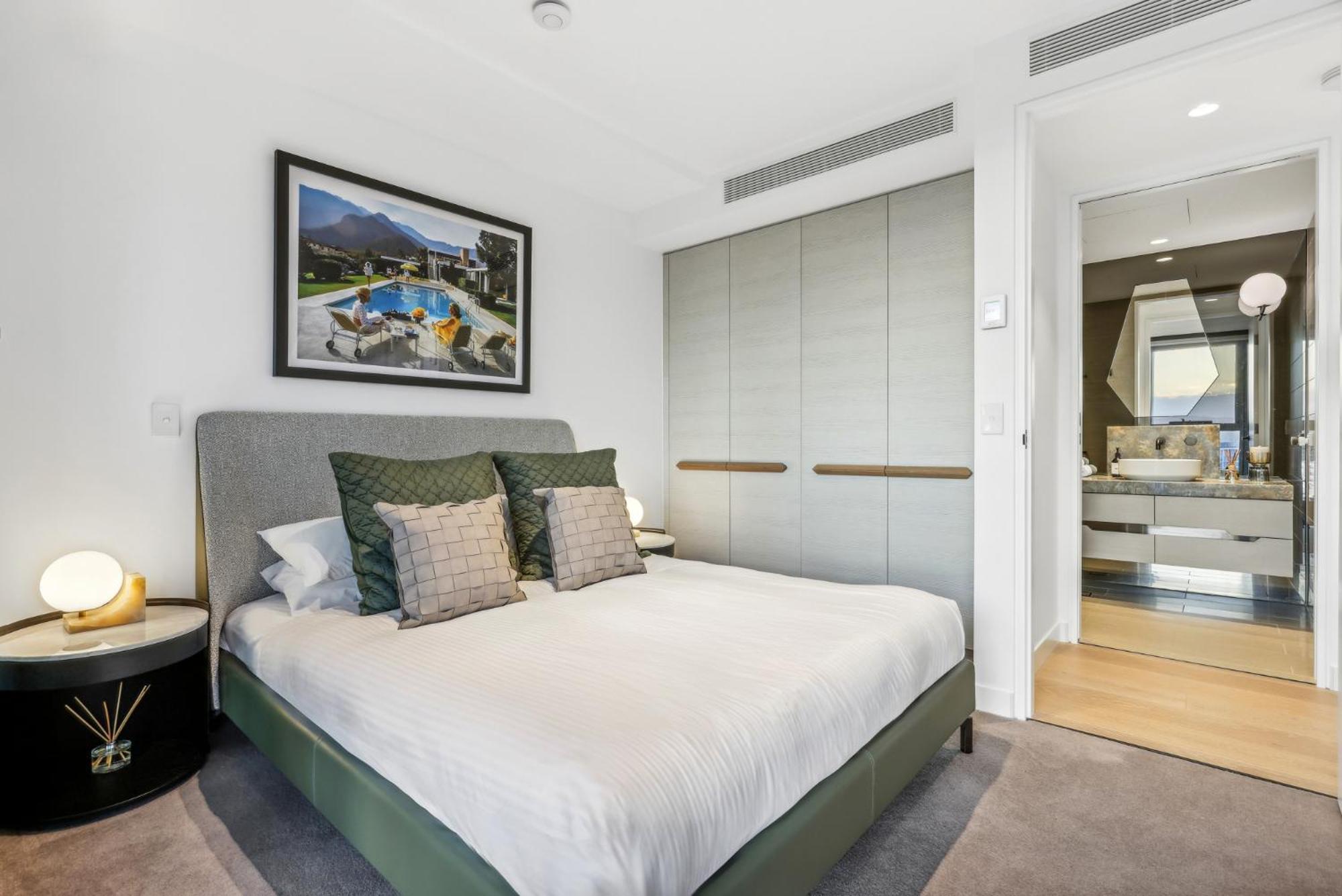 Beachside Water View 2-bed With Gym Pool & Sauna Apartment